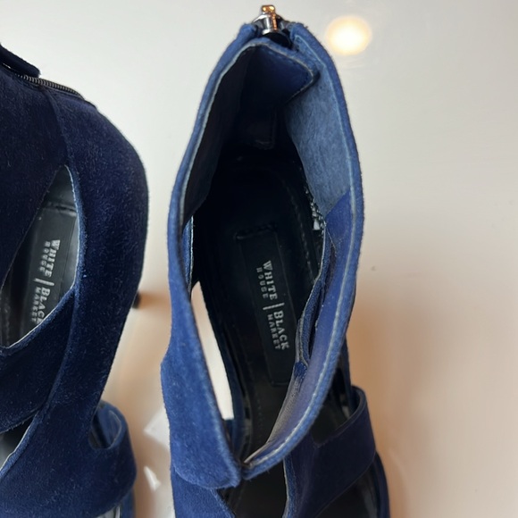 💙WHITE HOUSE BLACK MARKET BLUE VELVET ZIP UP BACK 4.5” HEELS SIZE 7 MEDIUM💙 - Picture 7 of 16
